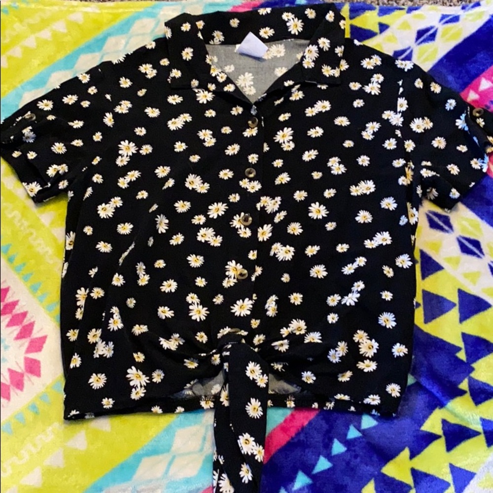 Short sleeve crop top button up